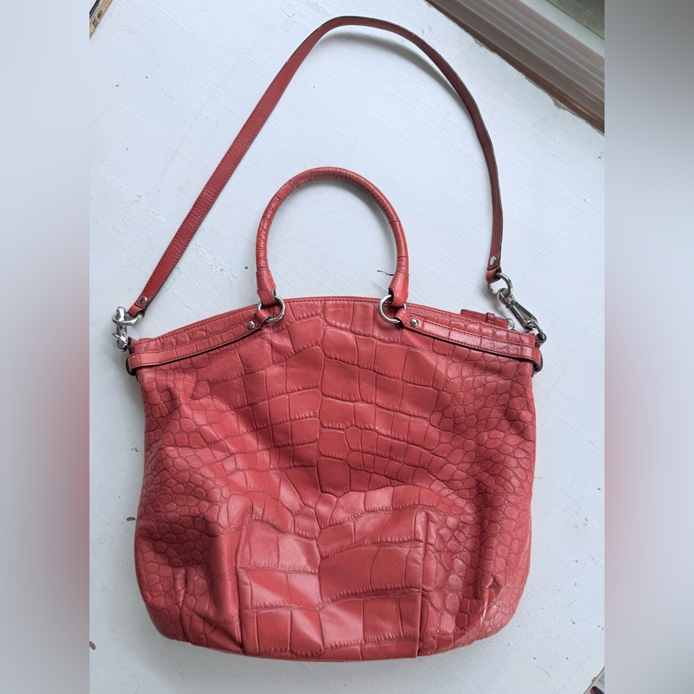 COACH Madison Crocodile Embossed
Lindsey Satchel Coral Leather - Picture 14 of 16
